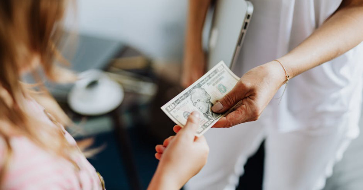 Case Study: How a Single Parent Consolidated Debt Payments and Saved $1,200 Annually Using MoneyRoo's Transfer Tracking