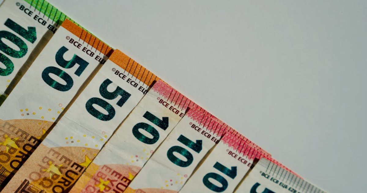 Case Study: How a Family Consolidated Multiple Accounts and Boosted Savings by 40% with MoneyRoo's Dashboard Insights