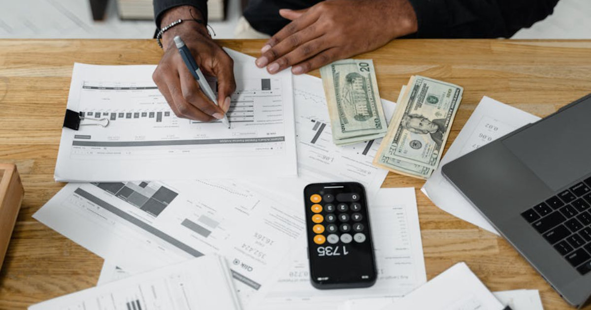 MoneyRoo vs Goodbudget: Which Budgeting App Excels at Multi-Account Management?