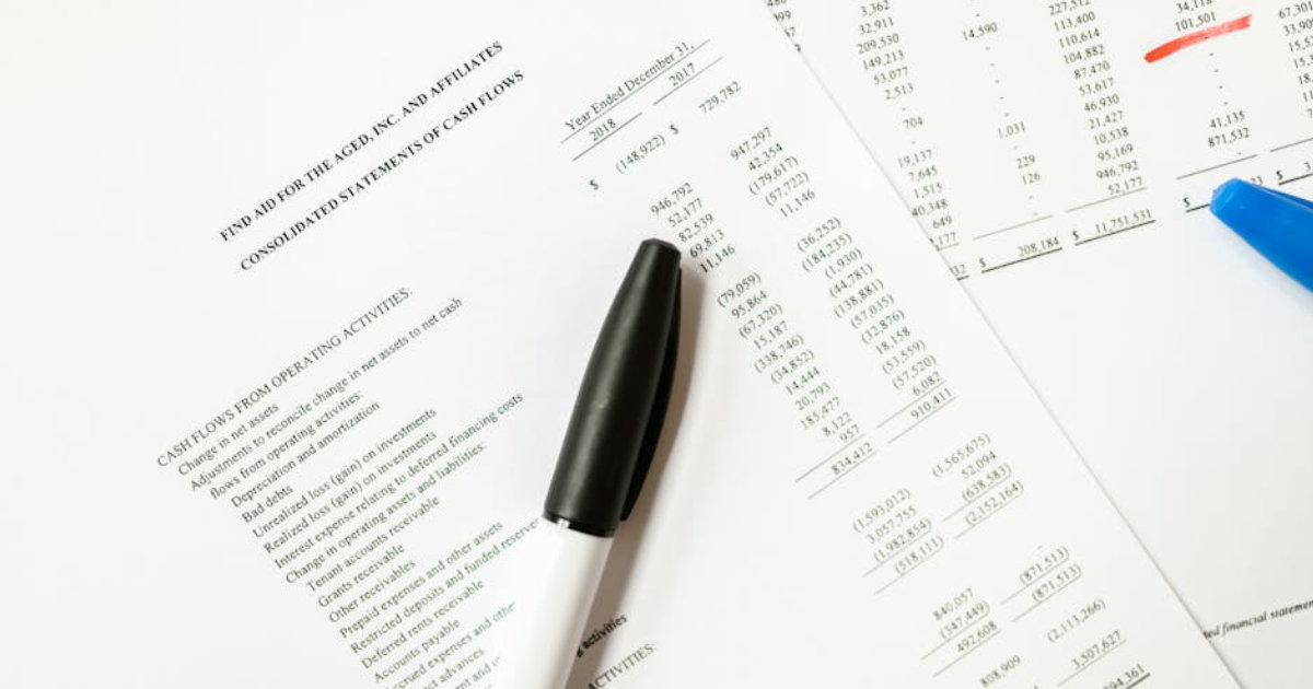 Case Study: How a Family Consolidated Multiple Accounts and Cut Overspending by 35% Using MoneyRoo's Dashboard Insights