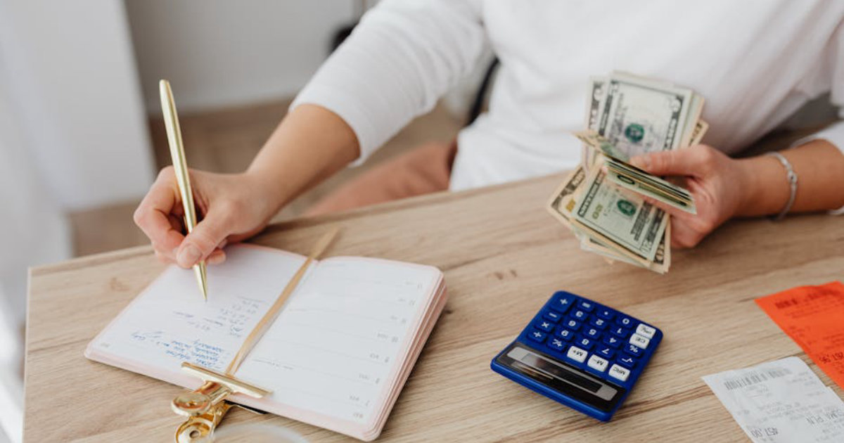 8 Tips to Organize Recurring Income and Expenses Effortlessly in MoneyRoo